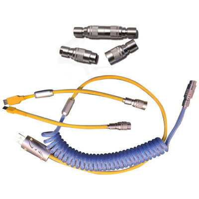 Mechanisches Tastatur-Kabel umwickelte das Verbindungsstück der Luftfahrt-YC8, das USB-Art-c Schnittstelle verbindet
