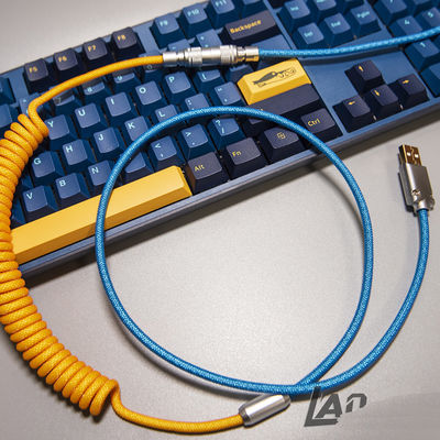 Mechanisches Tastatur-Kabel umwickelte das Verbindungsstück der Luftfahrt-YC8, das USB-Art-c Schnittstelle verbindet