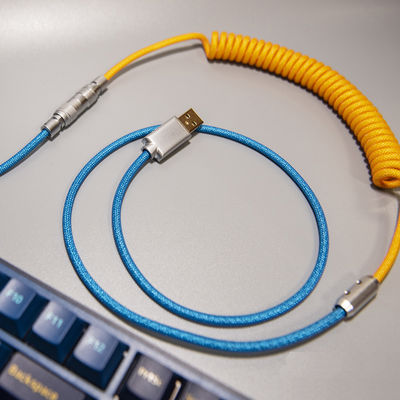 Mechanisches Tastatur-Kabel umwickelte das Verbindungsstück der Luftfahrt-YC8, das USB-Art-c Schnittstelle verbindet