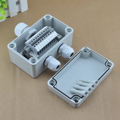 IP65 Wasserdichte Kabel-Kreuzung Box 80*130*70mm mit UK2.5B Din Rail Terminal Blöcke 1 in 3 aus