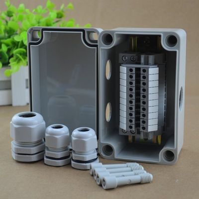 IP65 Wasserdichte Kabel-Kreuzung Box 80*130*70mm mit UK2.5B Din Rail Terminal Blöcke 1 in 3 aus