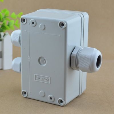 IP65 Wasserdichte Kabel-Kreuzung Box 80*130*70mm mit UK2.5B Din Rail Terminal Blöcke 1 in 3 aus