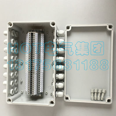 Elektrischer Einschließungs-Rohr-Anschlusskasten 250*150*200mm mit Schienen-Verteilern 600V 32A des Lärm-UKK5