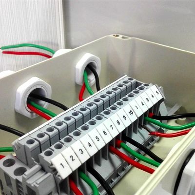 Elektrisches Kabel-Verteilungs-Anschlusskasten 200*120*75mm imprägniern mit Lärm-Schienen-Verteilern